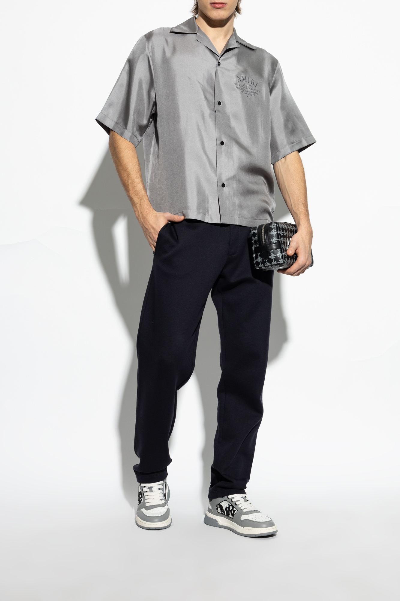スニーカー AMIRI Women Sneakers AWFOSR1022 155 white アミリ」から西海岸のムードをまとった新作スニーカーが発売